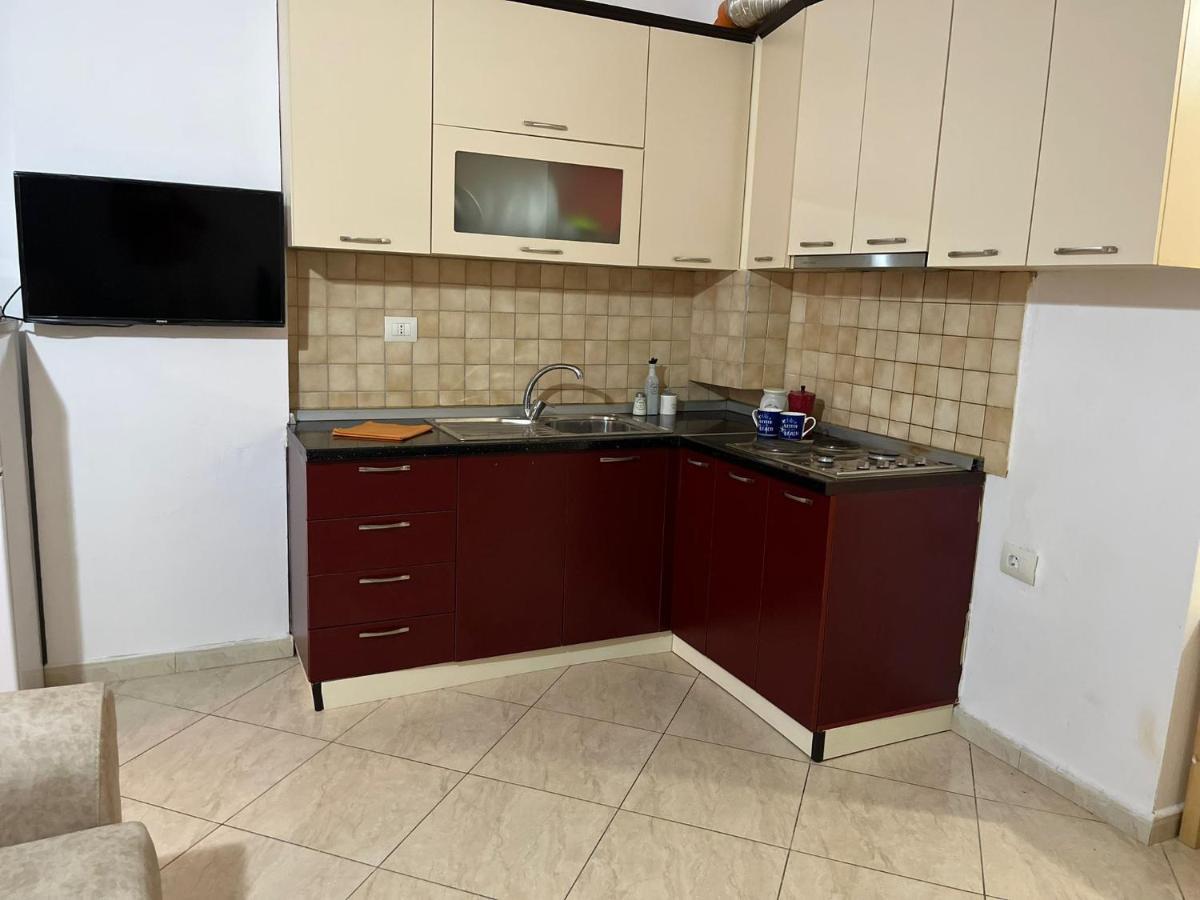 Lungomare Vlore Con Garage Privato 2 Apartment Bagian luar foto
